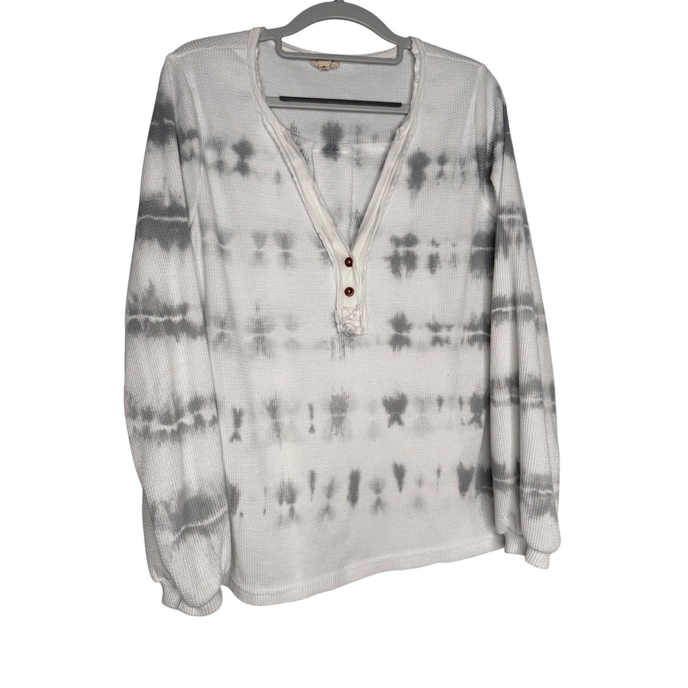 POL oversized tie dye waffle knit long sleeve Henley top grey and white